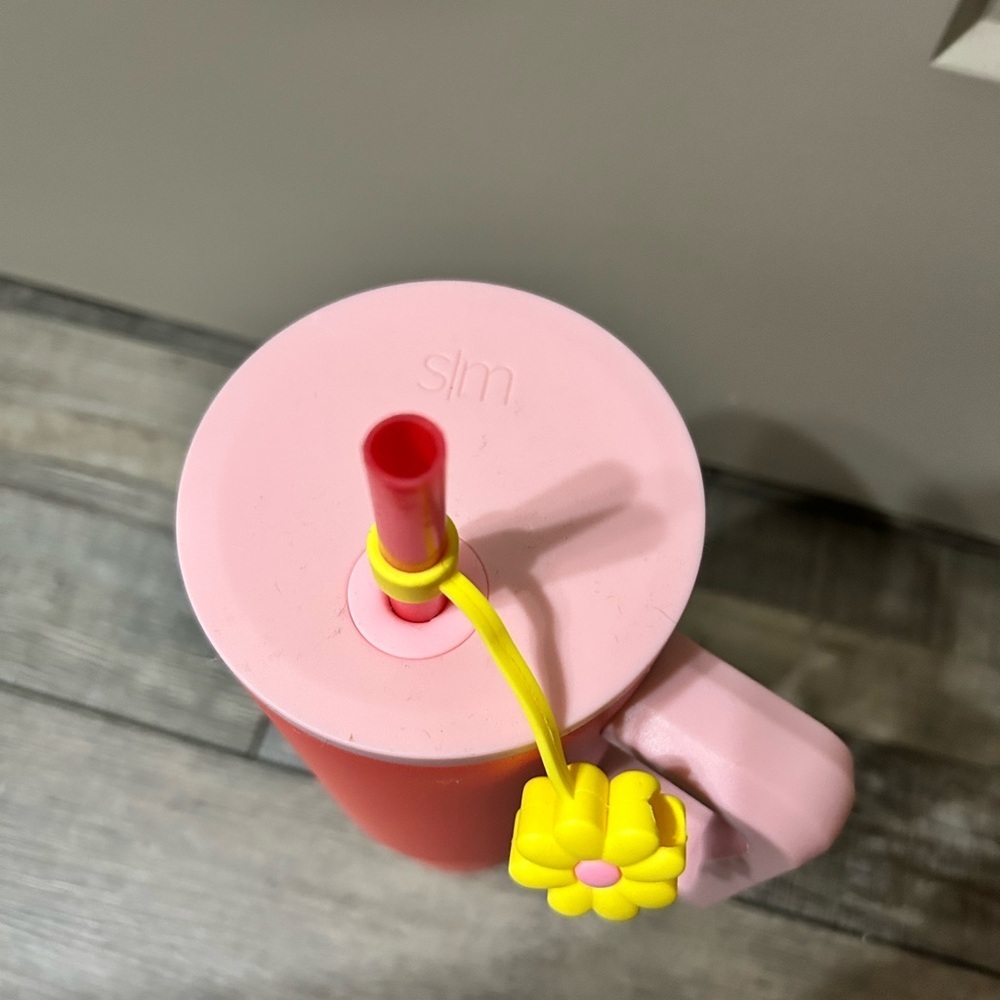 40 oz Simple Modern Trek Tumbler featuring a pink handle and a coral-colored - Picture 5 of 6